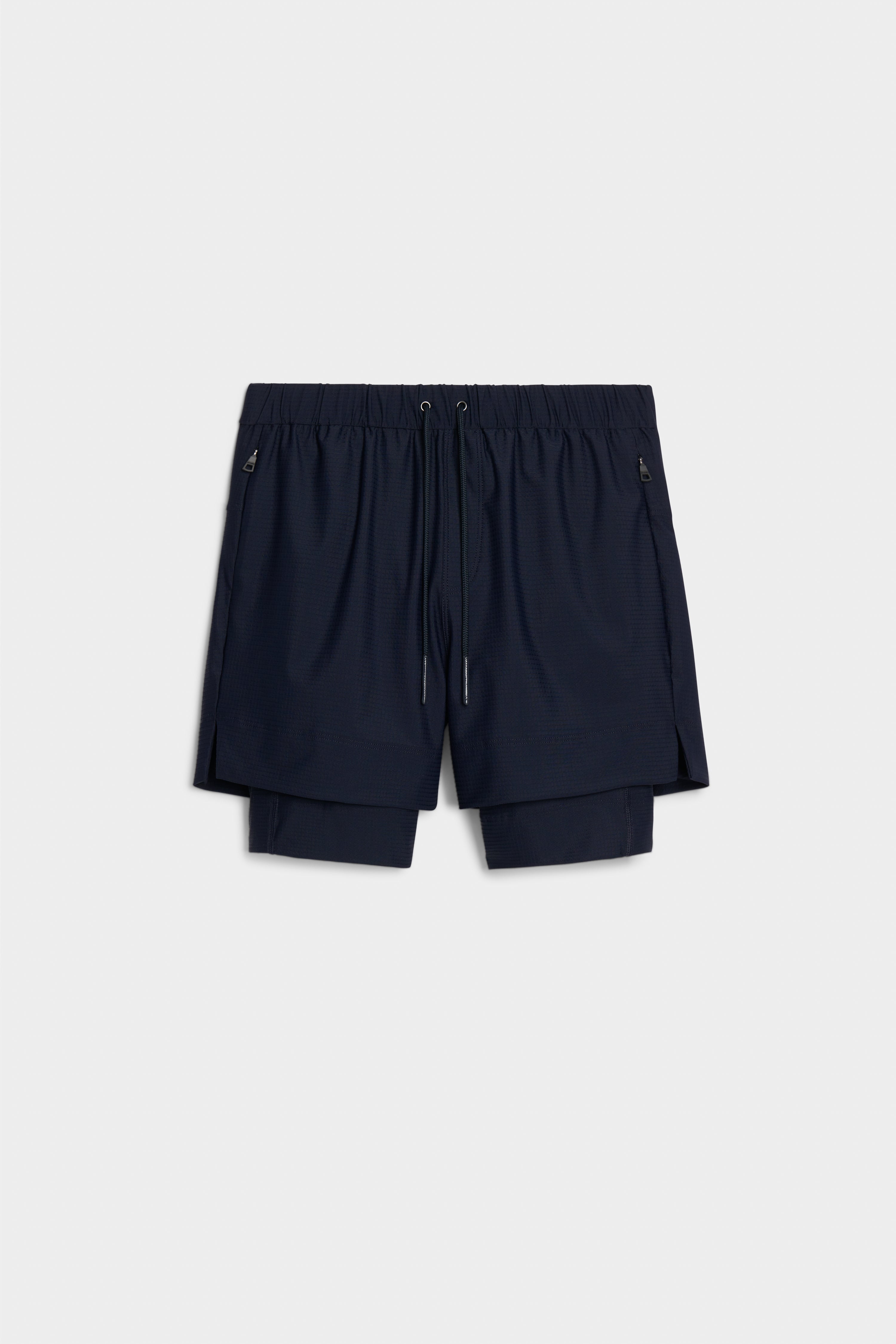 bow.a 水際 TUCK SHORT PANTS ブラック Cinch Mid-thigh Shorts - Black | Levi's® MC